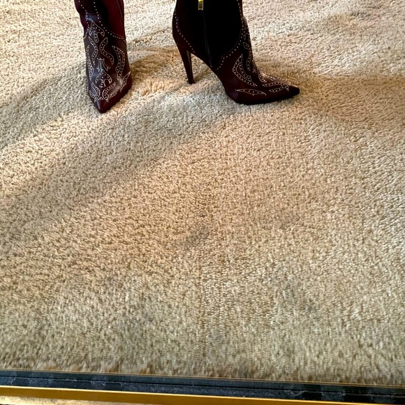 Bcbgmaxazria Beautifully Designed Boots - Picture 4 of 6